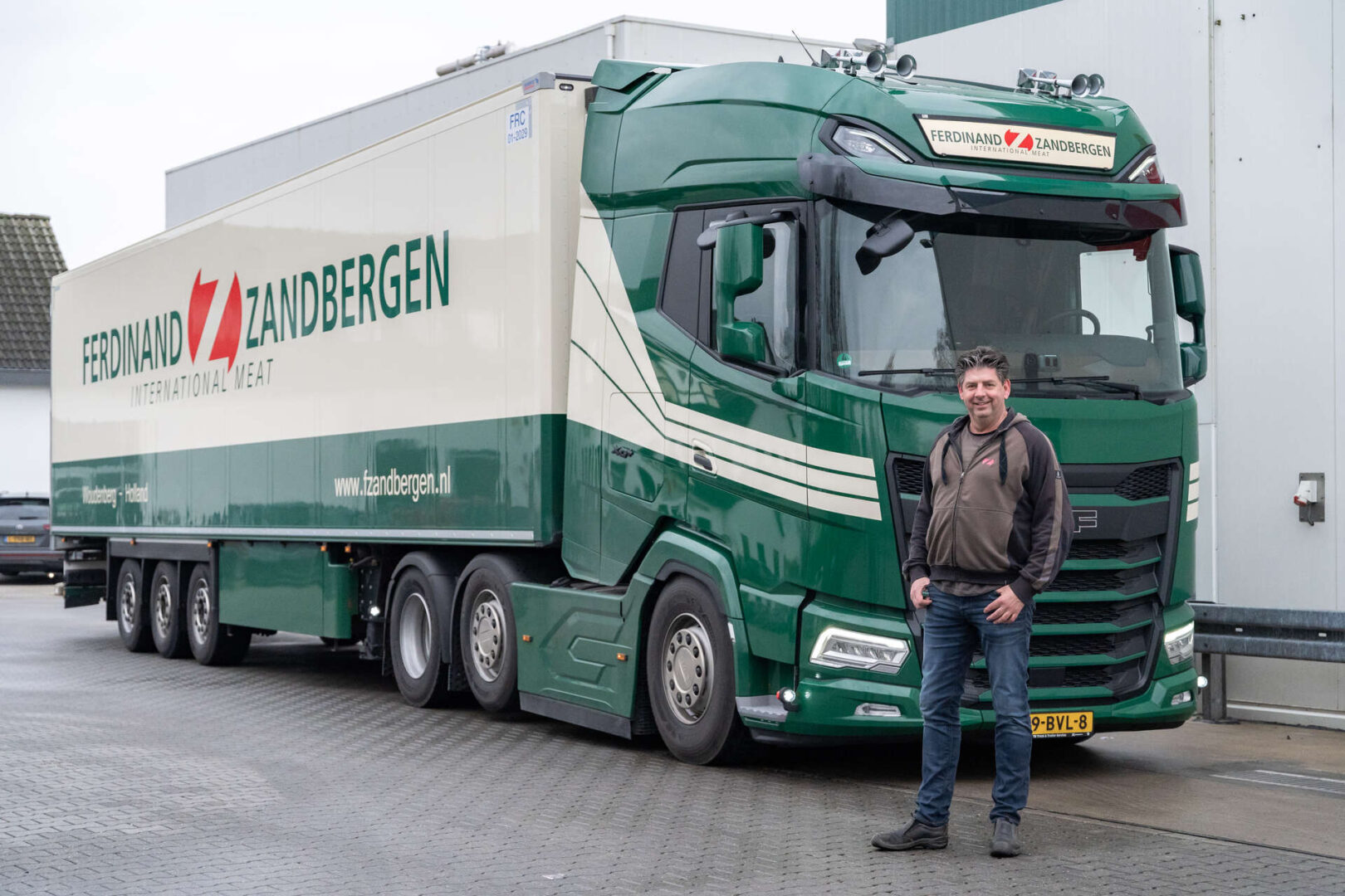 Vrachtwagen + chauffeur 6